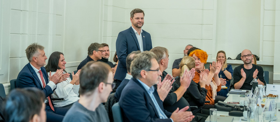 Docent Petr Kopecký obhájil post rektora Ostravské univerzity